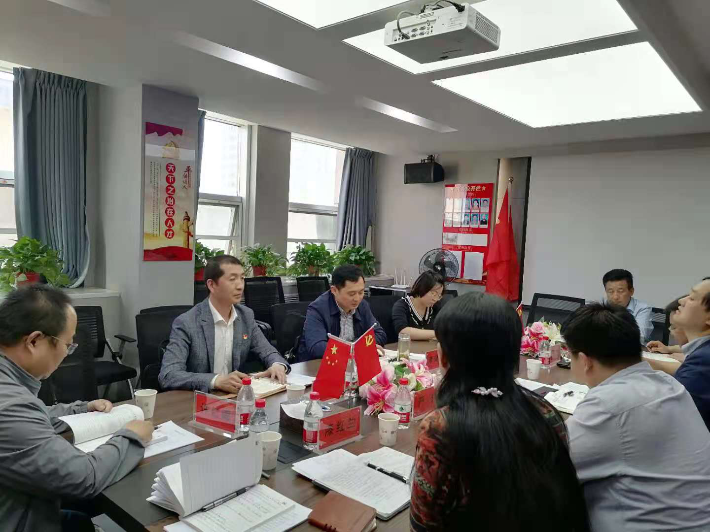 �������Ժ��չ����ΪȺ�ڰ�ʵ�¡�ʵ���˶�ר�����