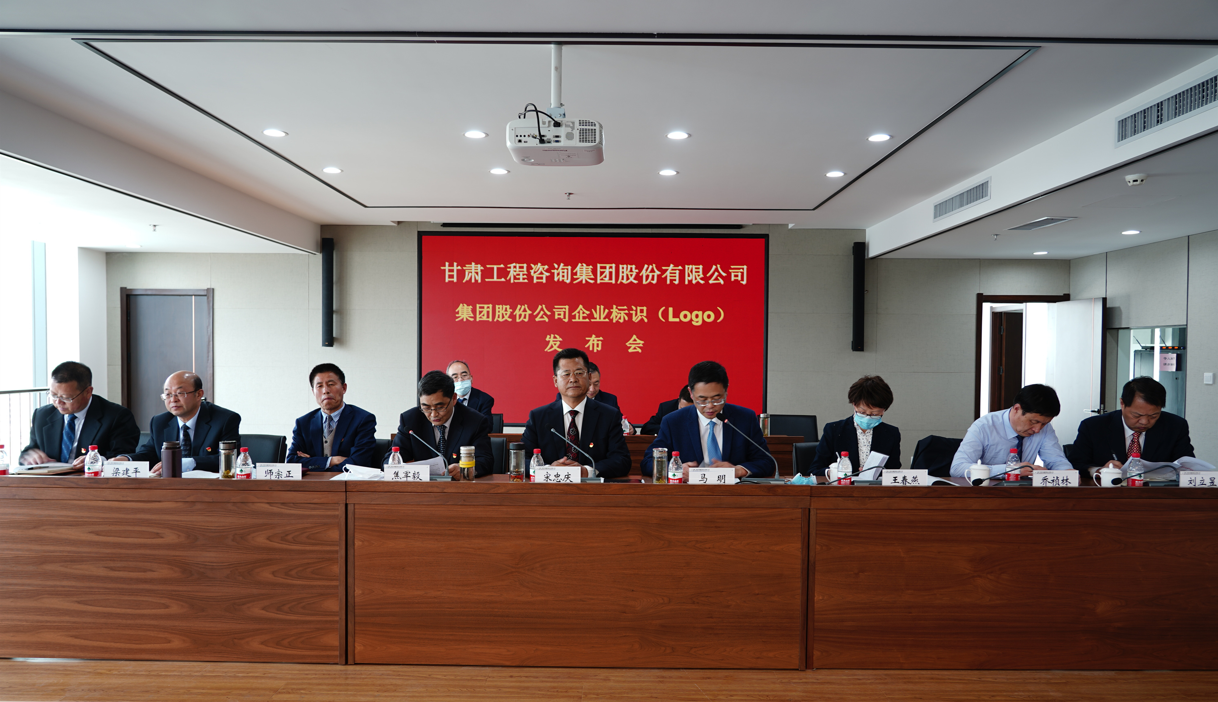 ����40001���ϻ����������Ϸ�����ٿ����Źɷݹ�˾<br/>��ҵ��ʶ��LOGO��������